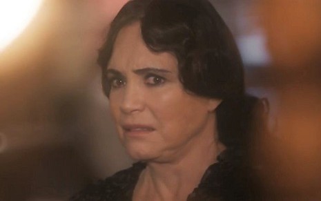 Madame Lucerne (Regina Duarte) em cena do capítulo de ontem (18) de Tempo de Amar - Reprodução/TV Globo