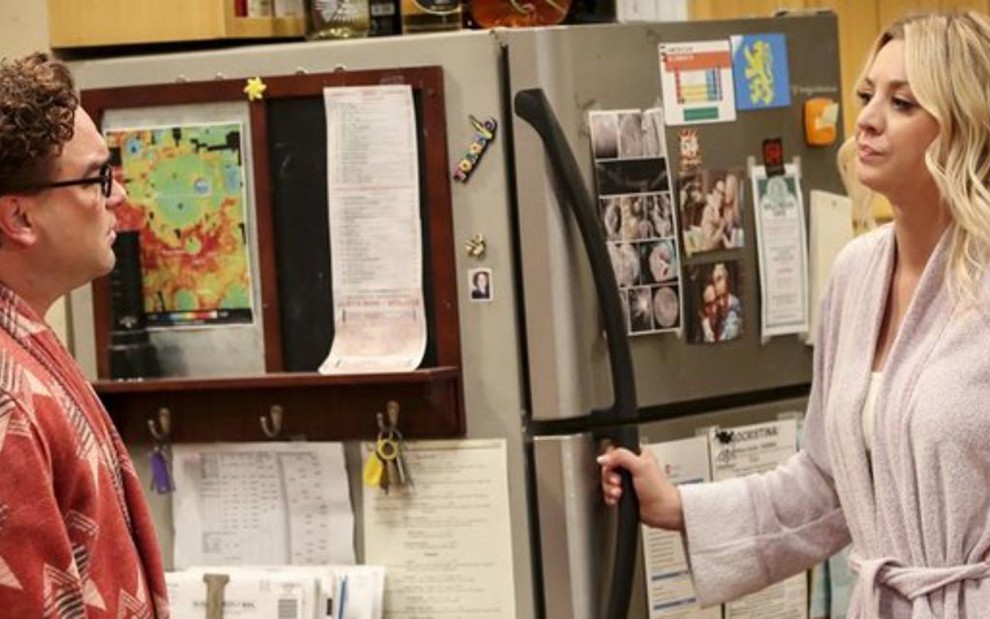 Johnny Galecki e Kaley Cuoco em The Big Bang Theory; casamento entrará em crise na última temporada - Fotos: Divulgação/CBS