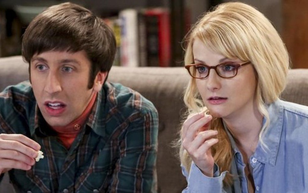 Os atores Simon Helberg e Melissa Rauch na estreia da 12ª temporada da comédia The Big Bang Theory - Divulgação/CBS