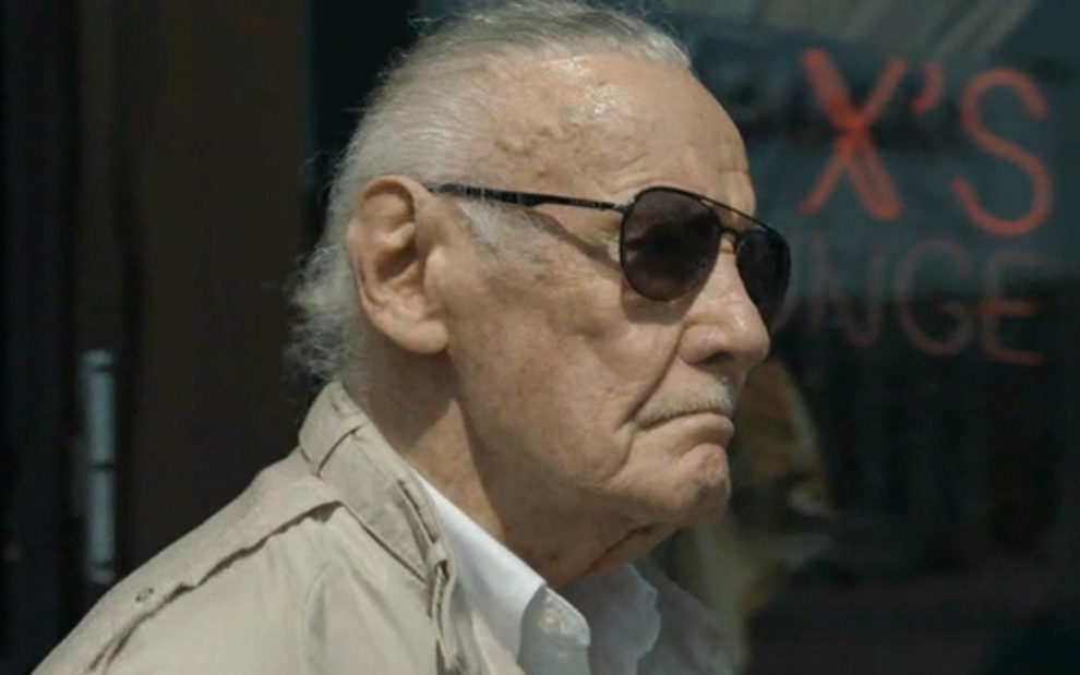 O quadrinista Stan Lee em aparição no primeiro episódio de Gifted, série ambientada no mundo dos X-Men - Reprodução/Fox
