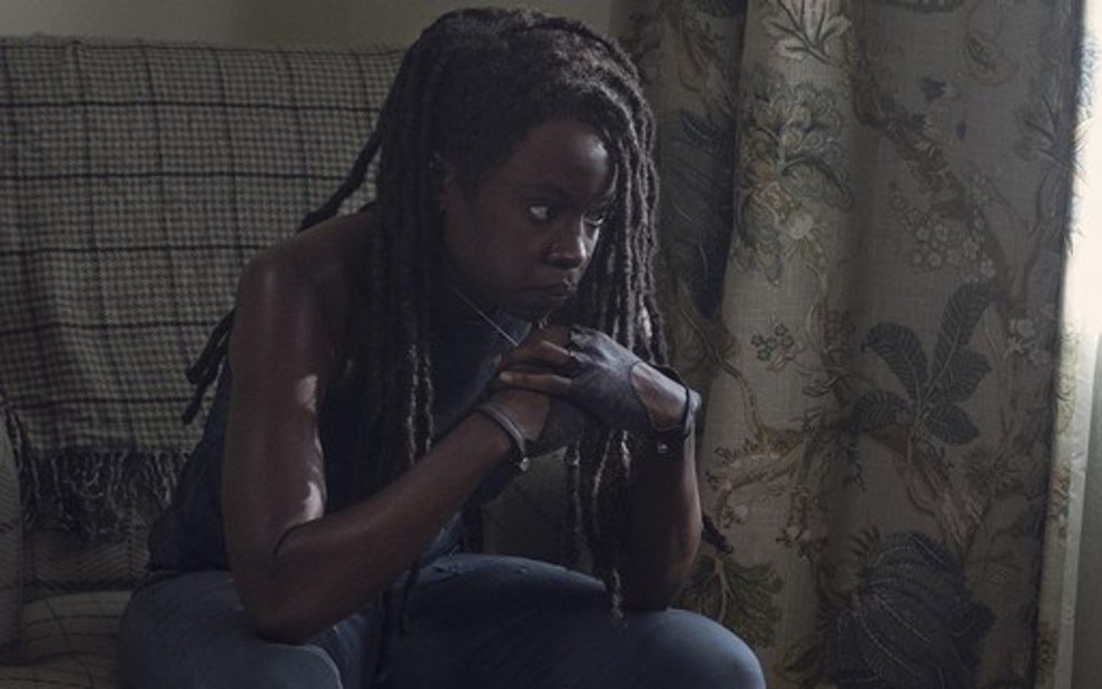 A atriz Danai Gurira na nona temporada de Walking Dead; Michonne agora é uma das líderes da série - Divulgação/AMC