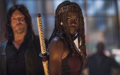 Os atores Norman Reedus e Danai Gurira em imagem da nona temporada de Walking Dead - Divulgação/AMC