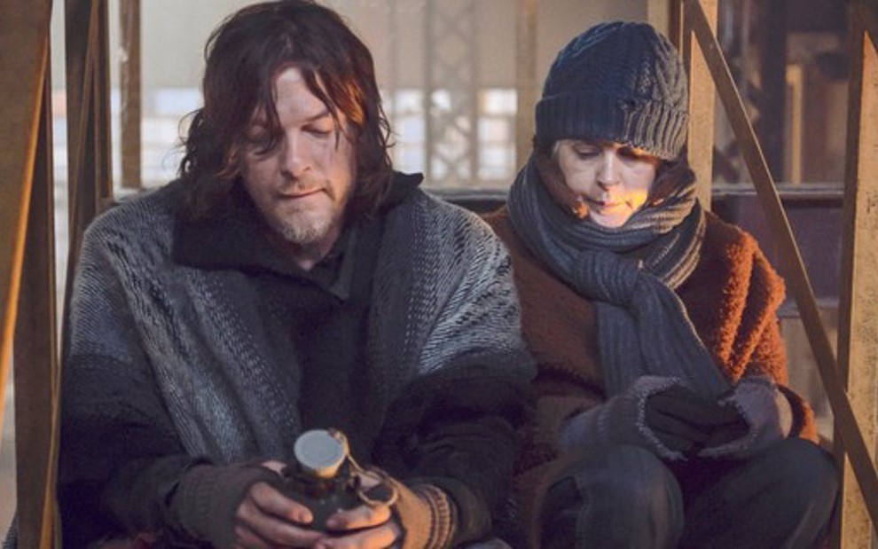 Norman Reedus e Melissa McBride em cena do último capítulo da nona temporada de Walking Dead - Divulgação/AMC