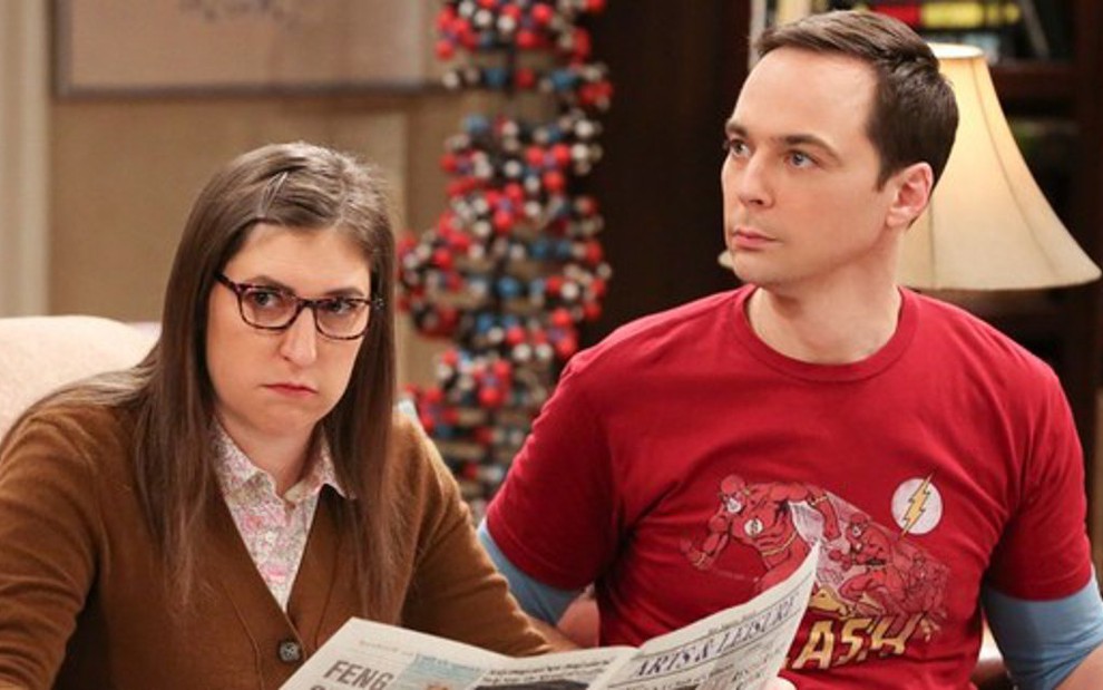 Os atores Mayim Bialik e Jim Parsons em cena da 11ª temporada de Big Bang Theory - Divulgação/CBS
