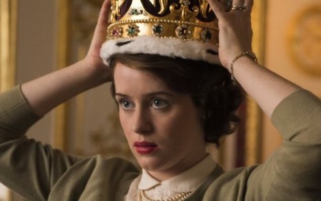 A atriz Claire Foy vive a jovem rainha Elizabeth II na série The Crown, da Netflix - Divulgação/Netflix