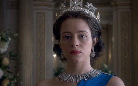 A atriz britânica Claire Foy interpreta a rainha Elizabeth em The Crown, nova série da Netflix - Divulgação/Netflix