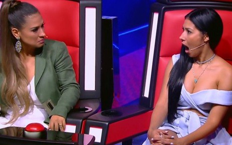 As novas técnicas Simone (à esq.) e Simaria fizeram caras e bocas na estreia do reality show - Reprodução/TV Globo