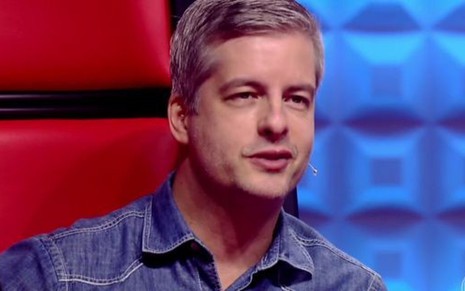 Victor em cena do The Voice Kids do dia 19; sertanejo foi cortado do último programa - Reprodução/TV Globo