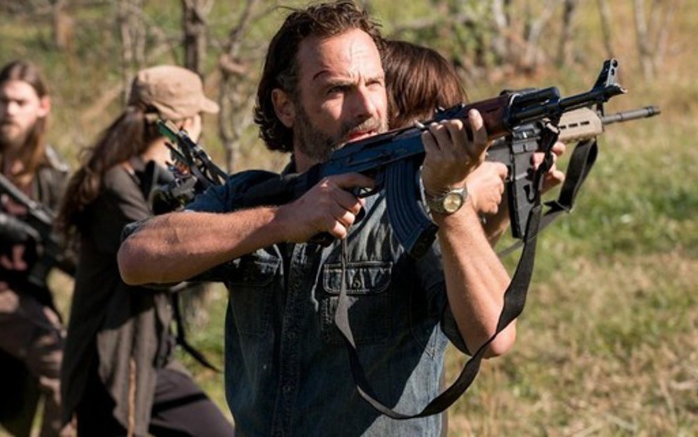 O ator Andrew Lincoln no último episódio da oitava temporada de Walking Dead, exibido ontem (15) - Divulgação/AMC