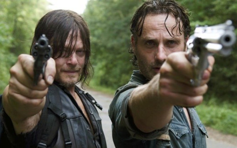 Norman Reedus (Daryl) e Andrew Lincoln (Rick) em cena do drama zumbi The Walking Dead - Divulgação/AMC