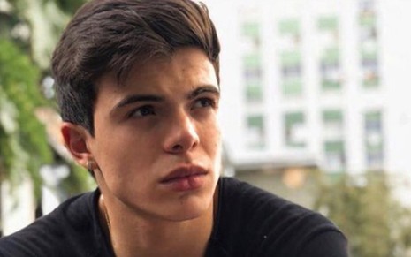 O ator Thomaz Costa em foto de seu perfil no Instagram; pai o ameaçou de morte - REPRODUÇÃO/INSTAGRAM