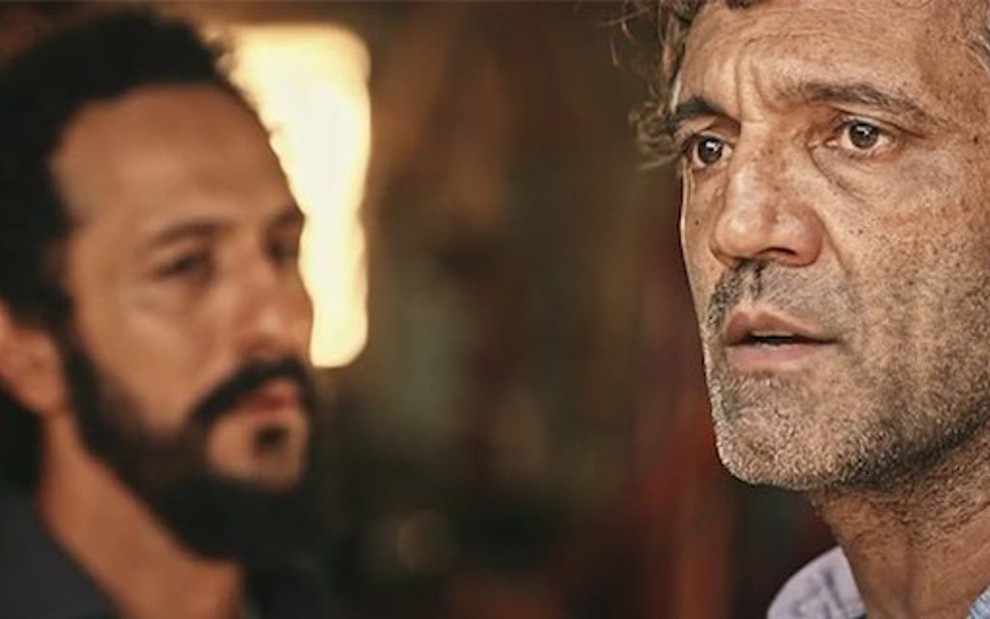 Irandhir Santos (Bento) e Domingos Montagner (Santo) em cena de Velho Chico, da Globo - Reprodução/TV Globo