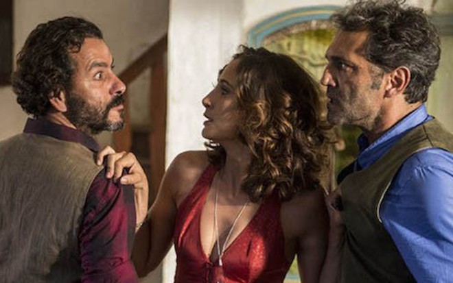 Marcos Palmeira (Cícero), Camila Pitanga (Tereza) e Domingos Montagner (Santo) em cena - Renato Rocha Miranda/TV Globo