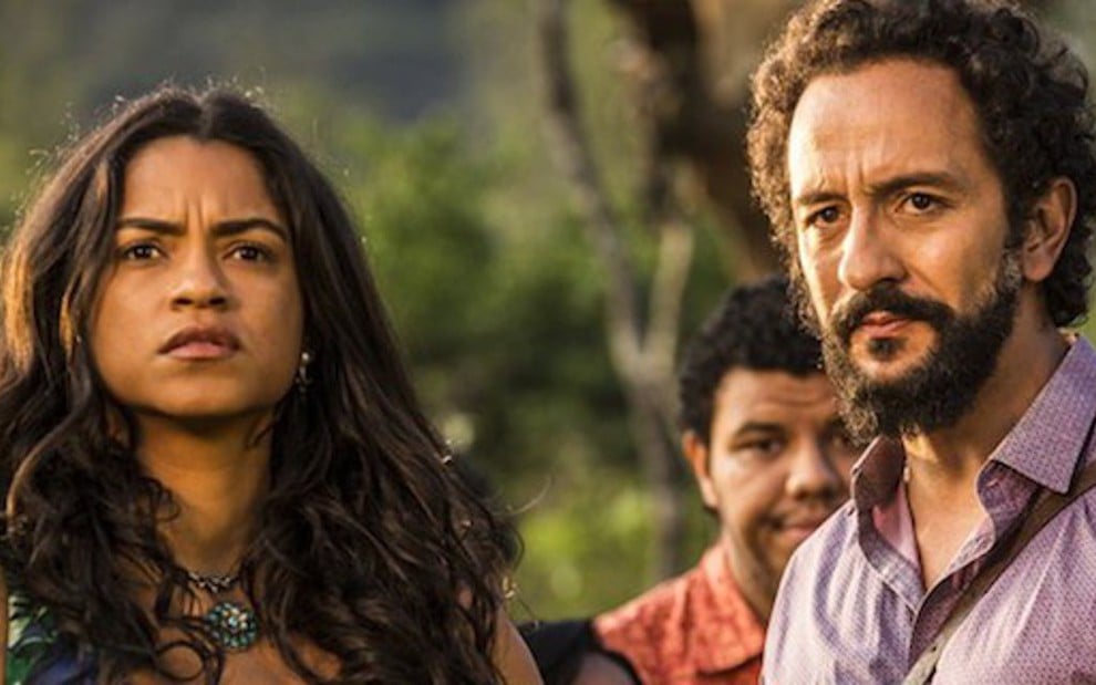 Lucy Alves (Luzia) contracena com Irandhir Santos (Bento) na novela Velho Chico, da Globo - Reprodução/TV Globo