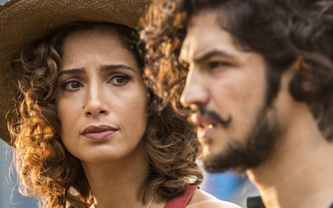 Camila Pitanga (Tereza) e Gabriel Leone (Miguel) em cena de Velho Chico, da TV Globo - Reprodução/TV Globo