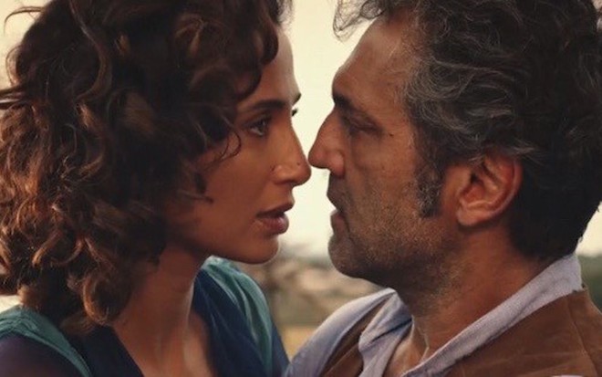Camila Pitanga (Tereza) e Domingos Montagner (Santo) terão cenas quentes em Velho Chico - Reprodução/TV Globo