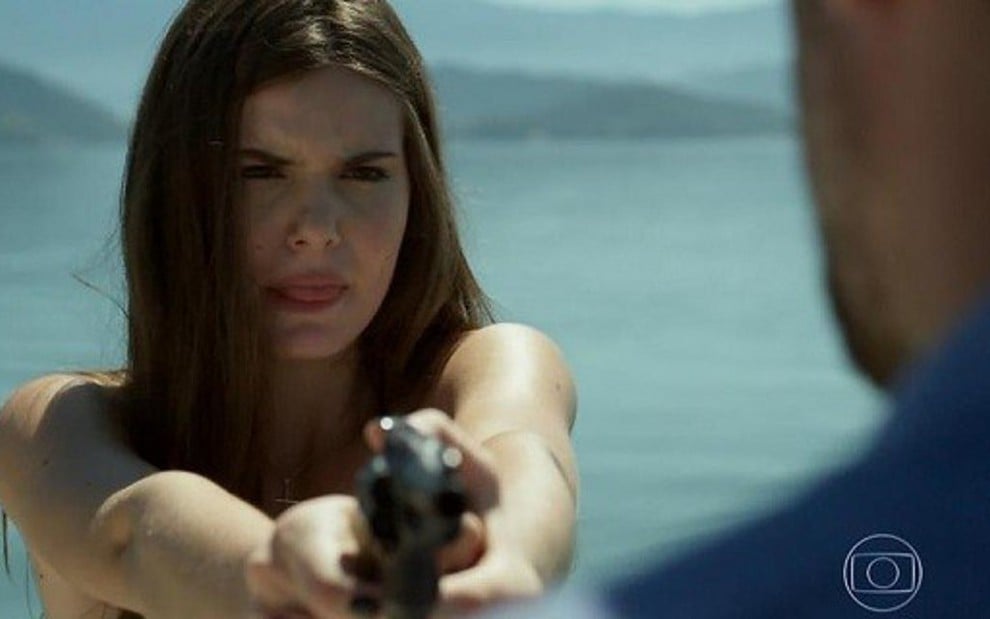 Angel (Camila Queiroz) atira em Alex (Rodrigo Lombardi) no final de Verdades Secretas - Reprodução/TV Globo