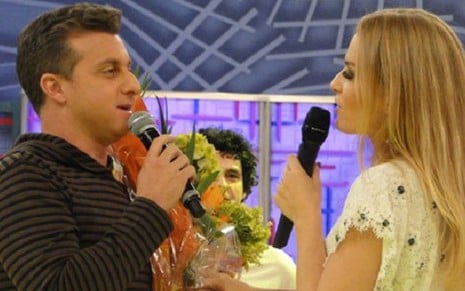 Luciano Huck e Angélica nos dez anos do Vídeo Game, extinto quadro do Vídeo Show, em 2011 - Divulgação/TV Globo