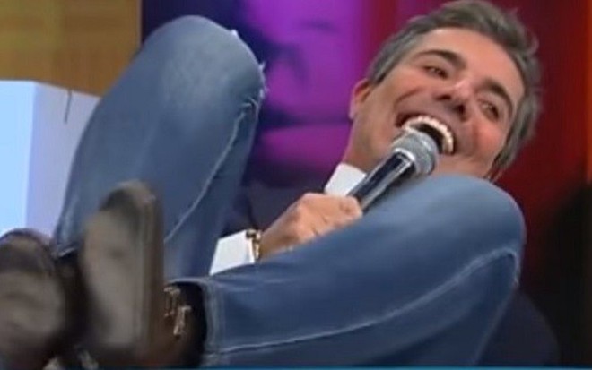 João Kleber durante a estreia do Você na TV na faixa da manhã da RedeTV!, ontem (1º): queda - Reprodução/RedeTV!