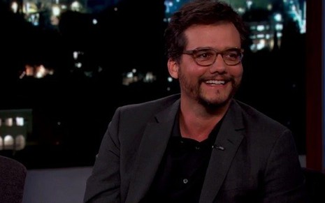 Wagner Moura em entrevista para o talk show de Jimmy Kimmel na noite de ontem (23) - Reprodução/ABC