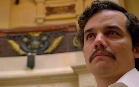 Wagner Moura em Narcos, série sobre Pablo Escobar; casa do traficante será demolida - Reprodução/Netflix