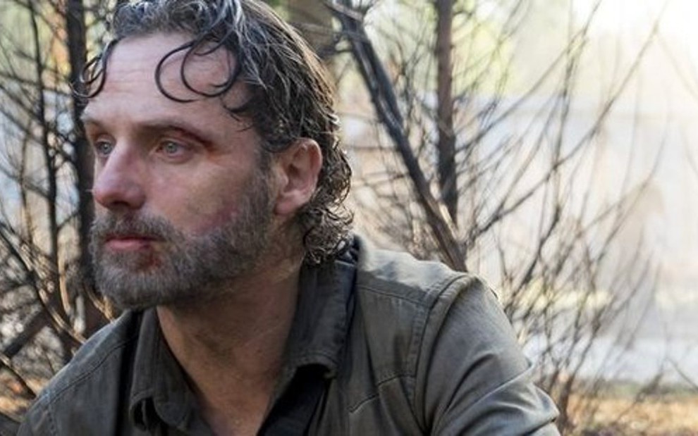 O ator Andrew Lincoln em cena da oitava temporada de Walking Dead; má fase não tem fim - Divulgação/AMC