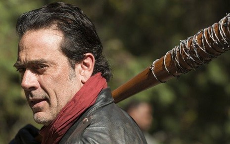 Jeffrey Dean Morgan, o vilão Negan em Walking Dead, em imagem da sétima temporada - Divulgação/AMC