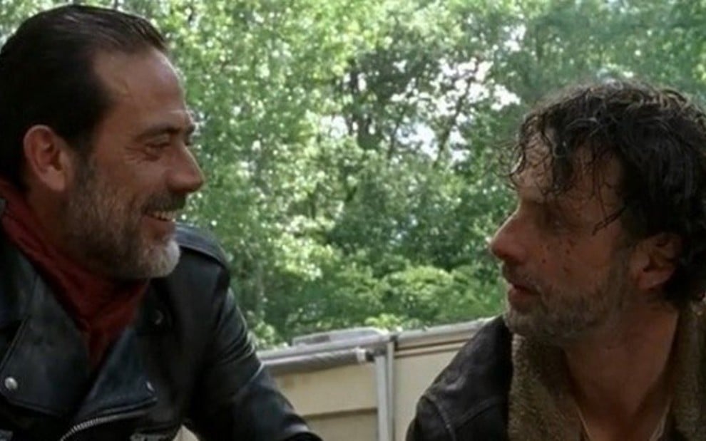 Jeffrey Dean Morgan e Andrew Lincoln na estreia da sétima temporada de Walking Dead - Reprodução/AMC