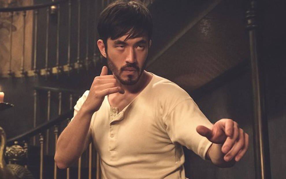 O ator Andrew Koji vive o protagonista de Warrior, série de artes marciais que estreia em canal da HBO - Divulgação/Cinemax