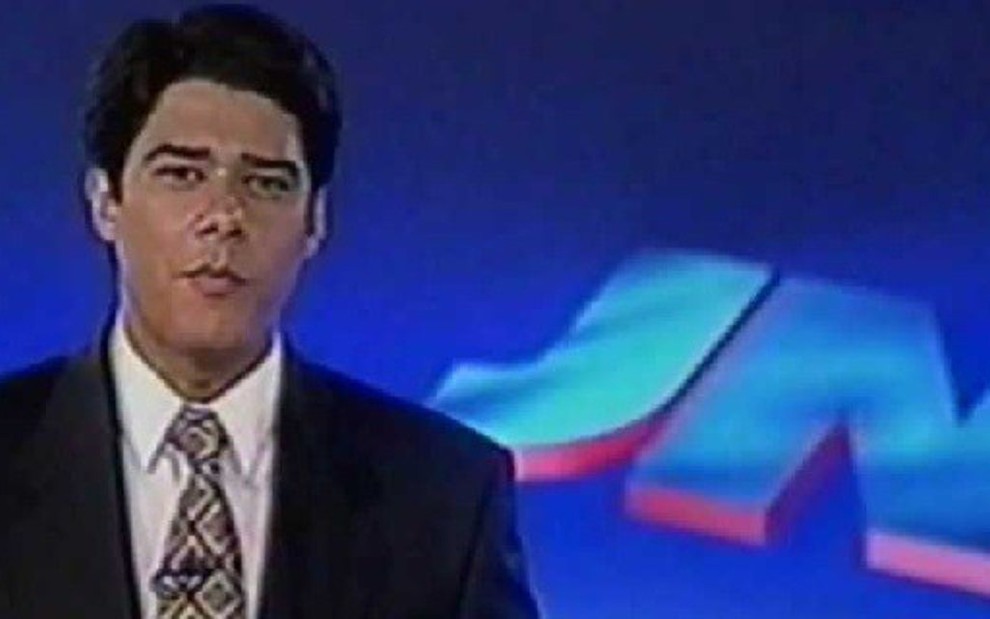 William Bonner em 1998, ano em que gravou vídeo com falsas manchetes do Jornal Nacional - Reprodução/TV Globo