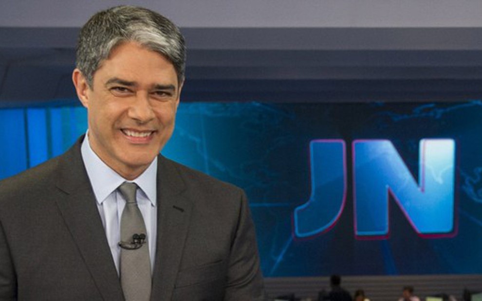 William Bonner na bancada do Jornal Nacional em 2015, quando o telejornal mudou cenário - Estevam Avelar/TV Globo