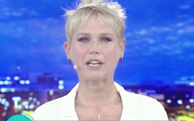 Xuxa Meneghel no programa de ontem (22), que teve Ana Hickmann e Gaby Amarantos - Reprodução/Record