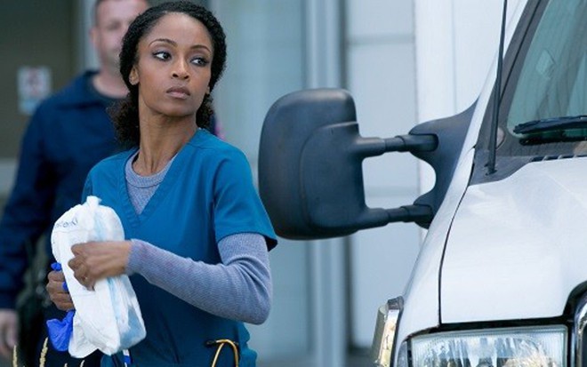 A atriz Yaya DaCosta, descendente de brasileiros, é protagonista da série Chicago Med - Divulgação/NBC