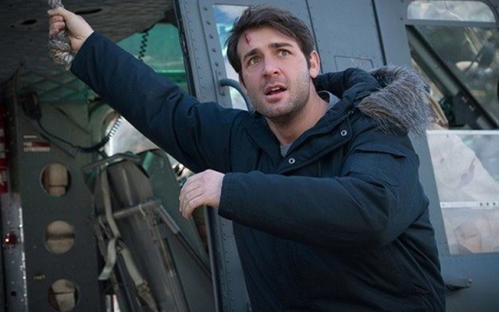 O ator James Wolk na segunda temporada de Zoo, que estreia nesta quinta (7) no Space - Divulgação/CBS