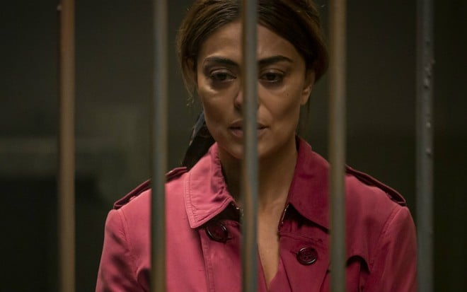 Maria da Paz (Juliana Paes) irá para a cadeia após atirar em Régis (Reynaldo Gianecchini) em A Dona do Pedaço - Reprodução/Globo