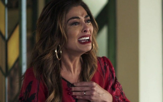 A atriz Juliana Paes em cena como Maria da Paz em A Dona do Pedaço
