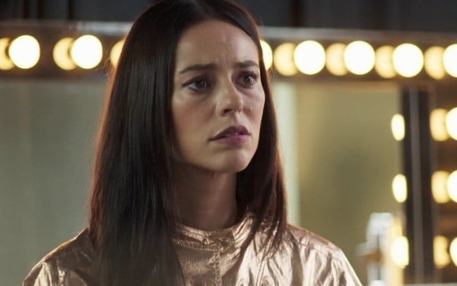 Vivi (Paolla Oliveira) se asustará ao voltar para casa de sua família no Espírito Santo em A Dona do Pedaço - Reprodução/Globo