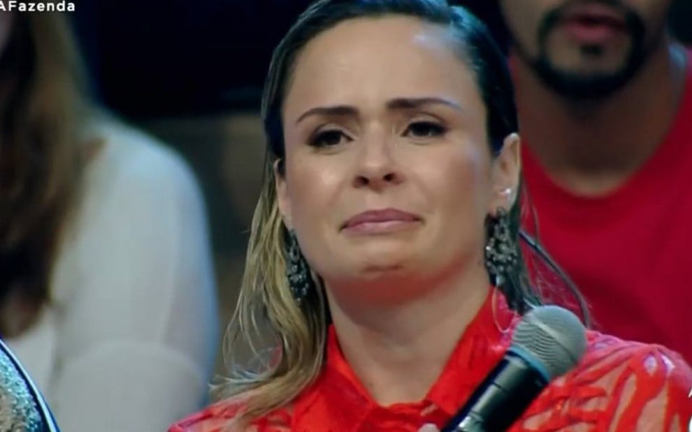 Ana Paula Renault se emocionou durante a final de A Fazenda 10 e se disse traumatizada com o reality - Reprodução/RecordTV
