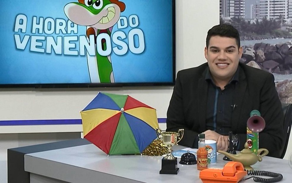 Demitido ao vivo do Pânico, Erick Ricarte virou titular da versão sergipana de A Hora da Venenosa - REPRODUÇÃO/TV ATALAIA