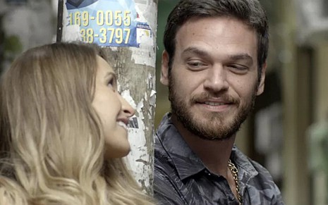 Carla Diaz (Carine) e Emilio Dantas (Rubinho) em cena de A Força do Querer, novela das nove - Reprodução/TV Globo