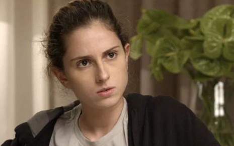 Carol Duarte (Ivana) em cena de A Força do Querer; garota ficará constrangida com confusão - Reprodução/TV Globo