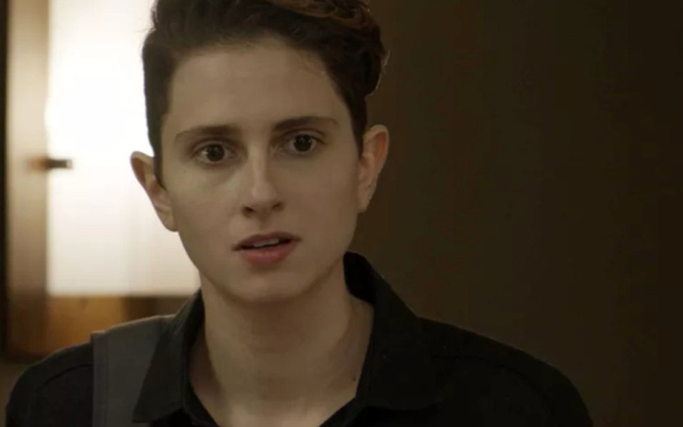Carol Duarte (Ivan) em cena de A Força do Querer; transgênero lamentará pausa na transição - Reprodução/TV Globo