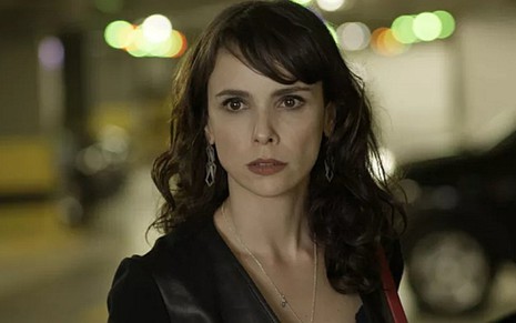 Irene (Débora Falabella) será jogada em um poço de elevador na última semana da novela - Reprodução/TV Globo