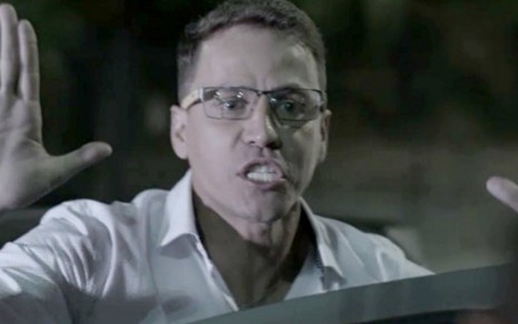 Gerson (Well Aguiar) será rendido e assassinado por bandidos em cena de A Força do Querer - Reprodução/Globo