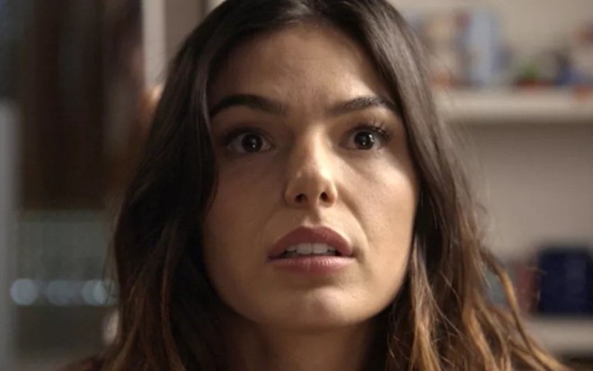 Ritinha (Isis Valverde) levará um susto ao ser pega pela empregada em A Força do Querer - Reprodução/TV Globo
