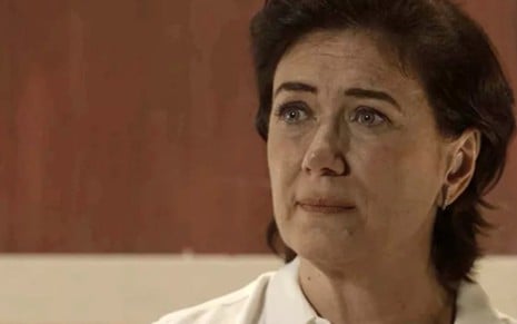 Lilia Cabral (Silvana) em cena de A Força do Querer; arquiteta dará roupas para pagar dívida - Reprodução/TV Globo