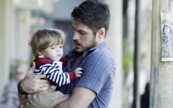 Lorenzo Souza (Ruyzinho) e Marco Pigossi (Zeca) em cena de A Força do Querer, da Globo - Reprodução/TV Globo