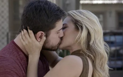 Zeca (Marco Pigossi) e Jeiza (Paolla Oliveira) ficarão juntos no final de A Força do Querer - Reprodução/TV Globo