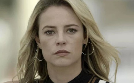Paolla Oliveira (Jeiza) em A Força do Querer; policial saberá que namorado guarda segredo - Reprodução/TV Globo