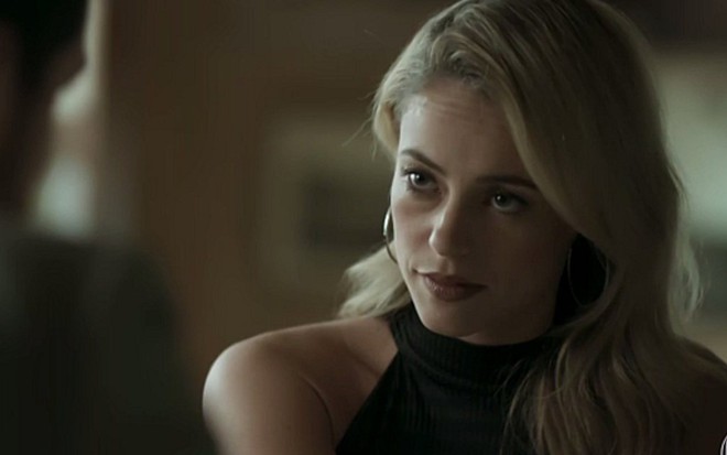 Paolla Oliveira (Jeiza) em cena de A Força do Querer; policial tentará livrar noivo da prisão - Reprodução/TV Globo
